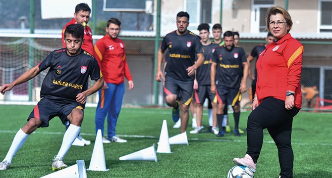 Oğlunun hayali için futbol kulübü kurdu