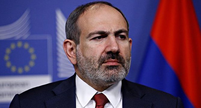 Paşinyan: "Kabul etmeseydim 20 bin asker kuşatmaya düşecekti"