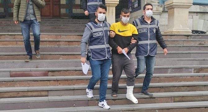 Tacizci polisten saklanmak için ormanda yaşam alanı kurmuş