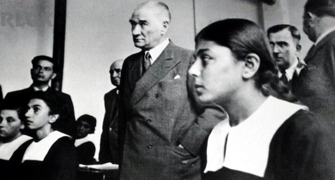 Atatürk'le çekilen fotoğrafıyla hafızalara kazınan Remziye Tatlı hayatını kaybetti