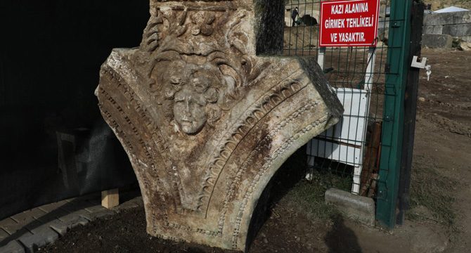 Kazı çalışmalarında Medusa heykeli bulundu