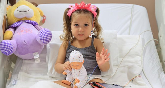 Depremin simge çocuklarından Ayda, normal odaya alındı