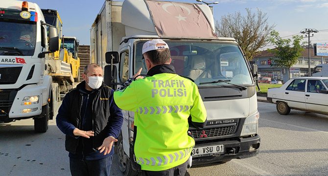 Kamyonet sürücüsüne solmuş Türk bayrağı cezası