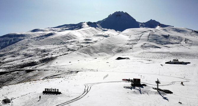Erciyes'te zirve beyaza büründü