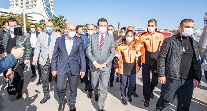 İmamoğlu'ndan Soyer'e geçmiş olsun ziyareti