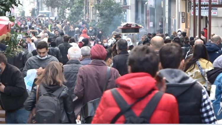 İstiklal Caddesi'nde korkutan kalabalık 