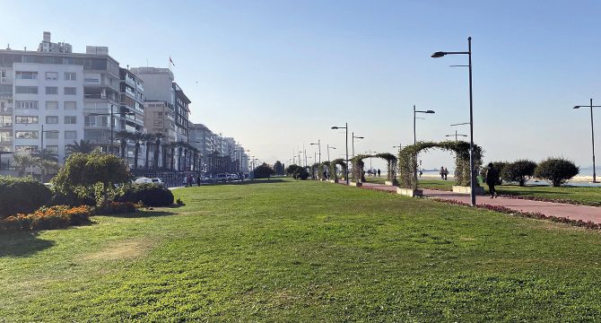 İzmirliler güzel havaya rağmen evde kaldı