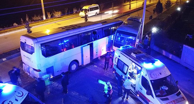 İşçi servisi ile halk otobüsü çarpıştı: 12 yaralı