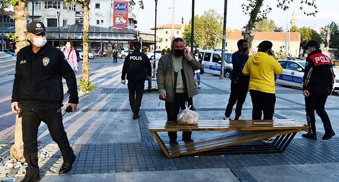 Isparta'da sokakta sigara içme yasağı