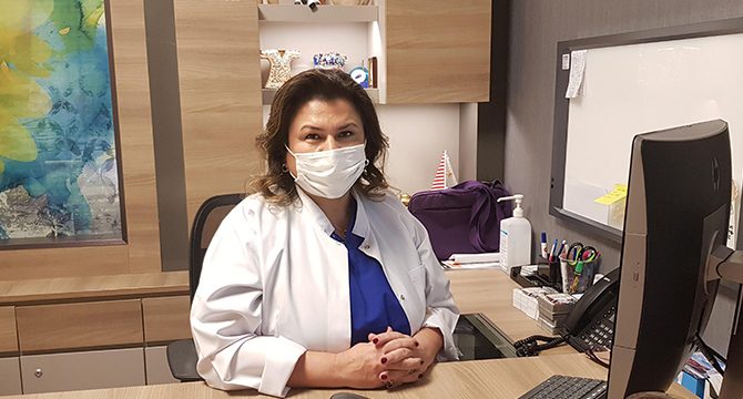 Koronavirüsü atlatan doktor: Hastane odasında ağrıdan bağırdığımı hatırlıyorum