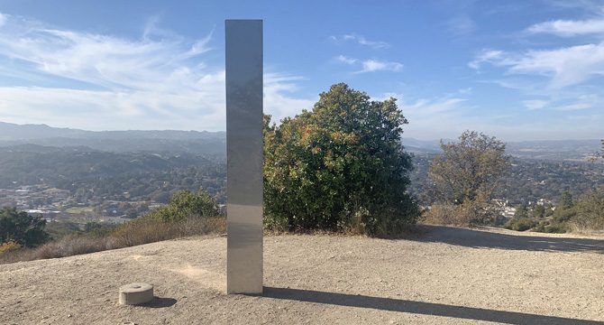 Gizemi çözülemeyen metal monolit bu kez de Kaliforniya'da bulundu