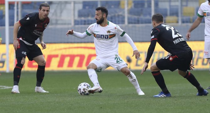 Ligdeki ilk mağlubiyetini alan Alanyaspor, gözünü Göztepe maçına çevirdi