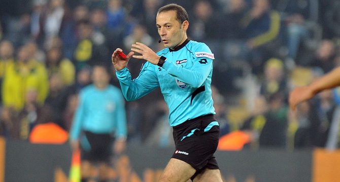 UEFA'dan Cüneyt Çakır'a Devler Ligi'nde görev