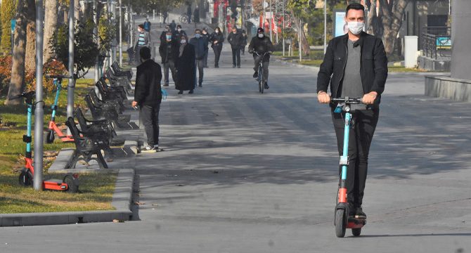 Skuter yasalaşıyor: Saatte 25 kilometre hız sınırı aşılmayacak