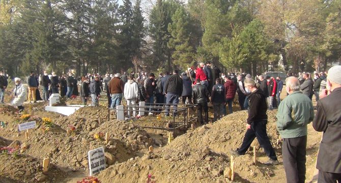 Bu acının tarifi yok! Aynı aileden 4 kişi koronadan hayatını kaybetti