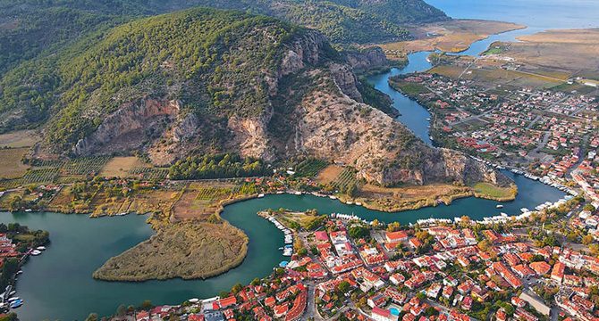 Dalyan'daki antik kent ve tepenin caretta caretta şeklinde olduğu görüldü