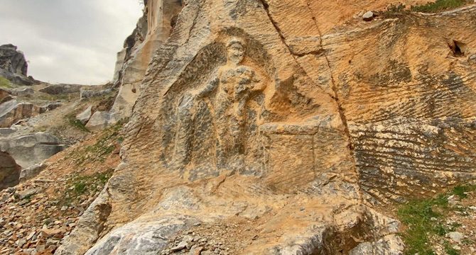 2 bin yıllık Herkül'ü delik deşik edip, asasını çaldılar