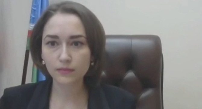 Rusya'da yerel meclis toplantısında 'dekolte' krizi