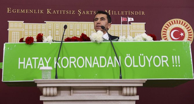 Meclis'te tabutlu basın toplantı yapıp salgına dikkat çekti