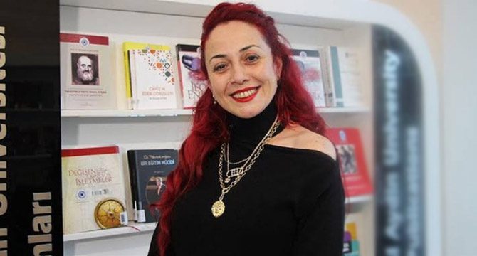 Bakan Selçuk: Meslektaşım Aylin Sözer'in bir caninin kurbanı olması çok acı
