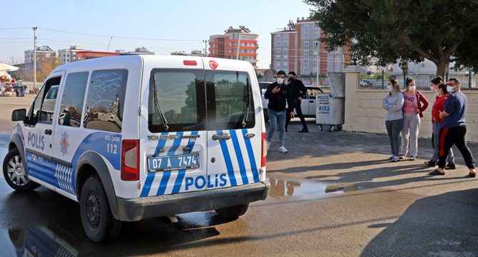 Pes dedirten kapkaç: Para dolu cüzdanı bıraktı, iğneleri alıp kaçtı