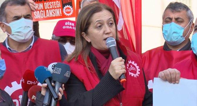 DİSK'ten vergi dairesi önünde açıklama