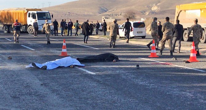 Şanlıurfa'da dehşet! Kara yolu üzerindeki kavga silahlı çatışmaya döndü: 5 ölü