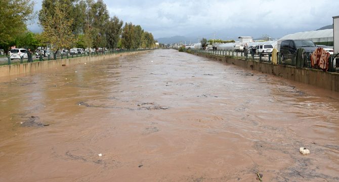 Turuncu alarm verildi! Acısu Deresi'nin taşma riski var