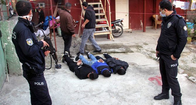 Adana'da polisten nefes kesen operasyon