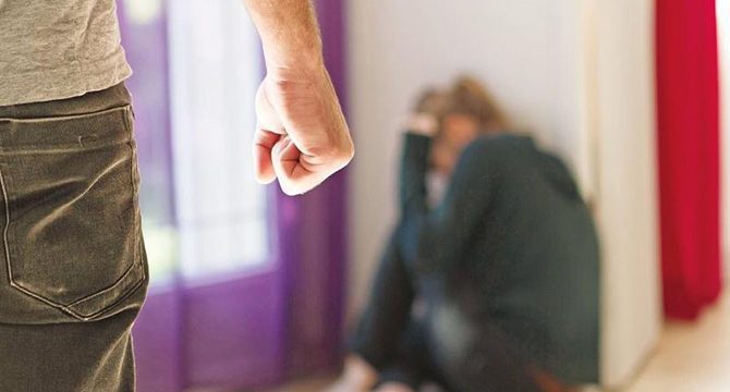 Fransa'da aile içi şiddete müdahale eden 3 jandarma vurularak öldürüldü