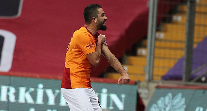 Galatasaray'da kaptan direksiyona geçti
