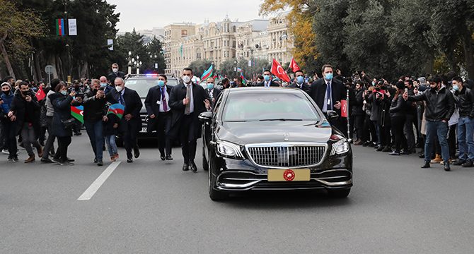 Cumhurbaşkanı Erdoğan’a, Azerbaycan halkından sevgi gösterisi