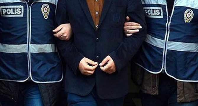 İzmir'de FETÖ operasyonu: 82 şüpheli hakkında gözaltı kararı