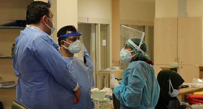 Pandemi hemşireleri virüsten çok şikayetlerle mücadele ediyor