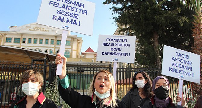 Cinsel istismardan 621 yıl ceza alan öğretmen, başka istismardan hakim karşısına çıktı