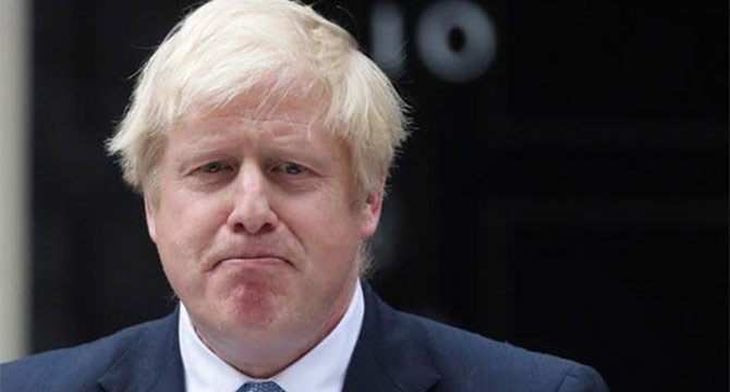 Johnson aşıların önce kimlere yapılacağını duyurdu
