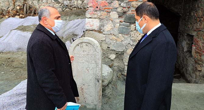 Amasya'da arkeolojik kazıda 'rahip mezar taşı' bulundu