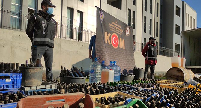 Bursa'da çiftlikte 10 ton sahte içki ele geçirildi