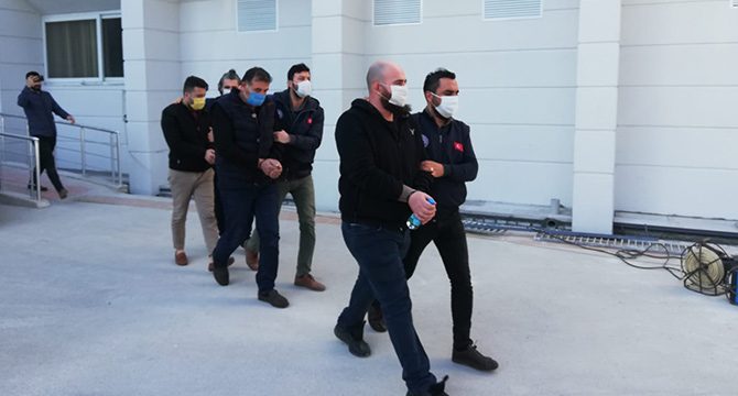Sahte kimlik ve dublörle, başkasının dükkanlarını satan 5 kişi tutuklandı