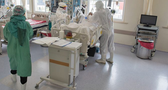 Bilim Kurulu Üyesi Kayıpmaz: Sağlık çalışanlarında karantina 7 gün