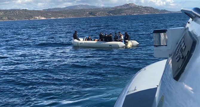 Yunanistan'ın ölüme terk ettiği göçmenleri Türk Sahil Güvenlik ekipleri kurtardı