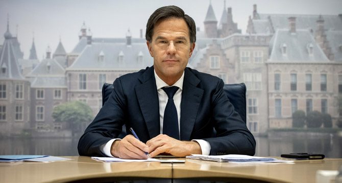 Hollanda'da kriz büyüyor: Hükümet istifa etti
