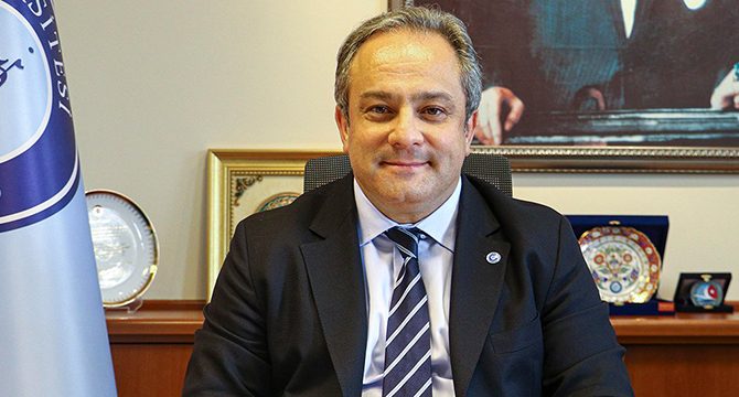 'Aşılama ile birlikte okulların açılmasını tekrar düşünmek gerekiyor'