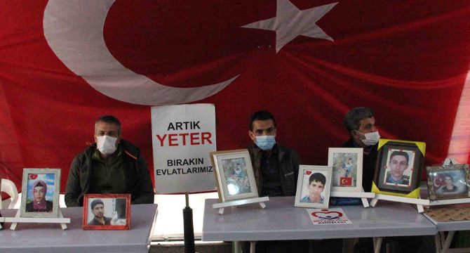Evlat nöbetindeki anne, oğluna seslendi: Ceza yok Baran, gel teslim ol
