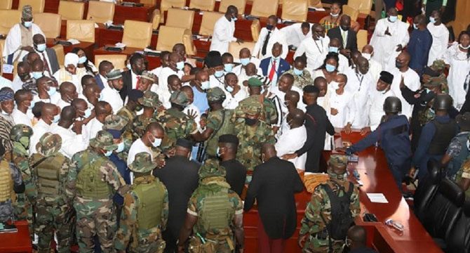 Gana parlamentosunda Meclis Başkanlığı kavgası