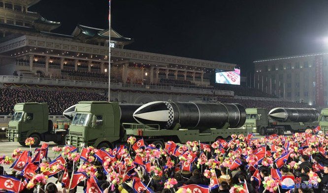 Kuzey Kore ABD'ye denizaltı füzeleriyle gözdağı verdi