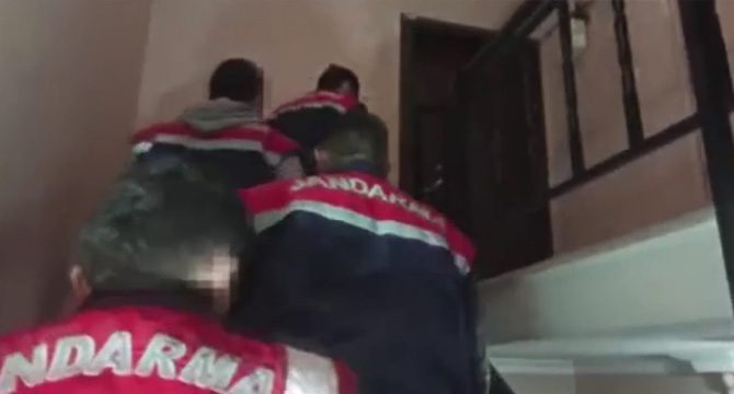 İstanbul'da uyuşturucu serasına dönüştürülen terasa baskın