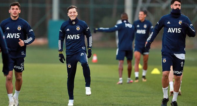 Fenerbahçe, Mesut Özil'in alacağı ücreti açıkladı