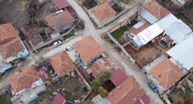 Heyelan nedeniyle 28 evin acilen boşaltılması kararı alındı