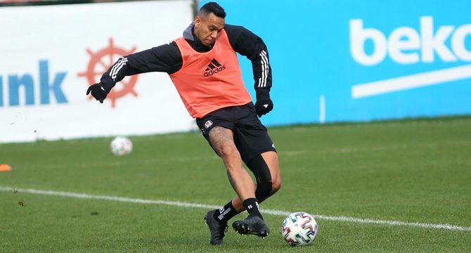 Beşiktaş, Josef de Souza'nın sözleşmesini uzattı
